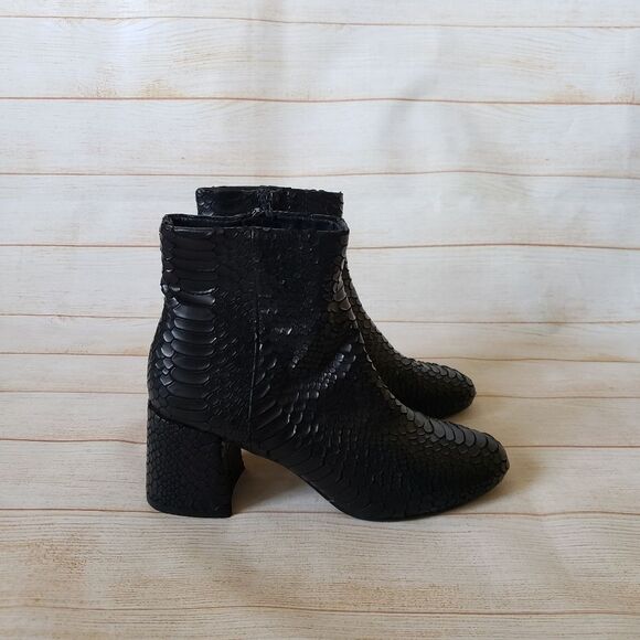 Steve Madden Crocodile Look Black Ankle Boots Booties Block Heel Women's Size 8M - Picture 5 of 15